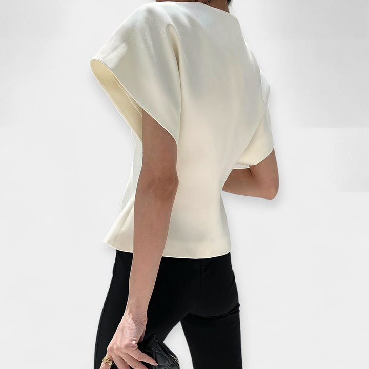 Maja – Moderan minimalistički top za svaku priliku